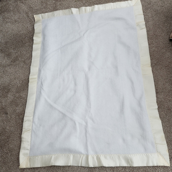 Vintage Quiltex Blanket White Throw Ribbon Binding 48 x 34 Home Bedding Made USA - Picture 7 of 10